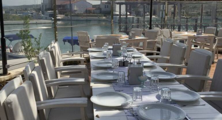 Port Villa Deniz Restaurant Alacati Izmir